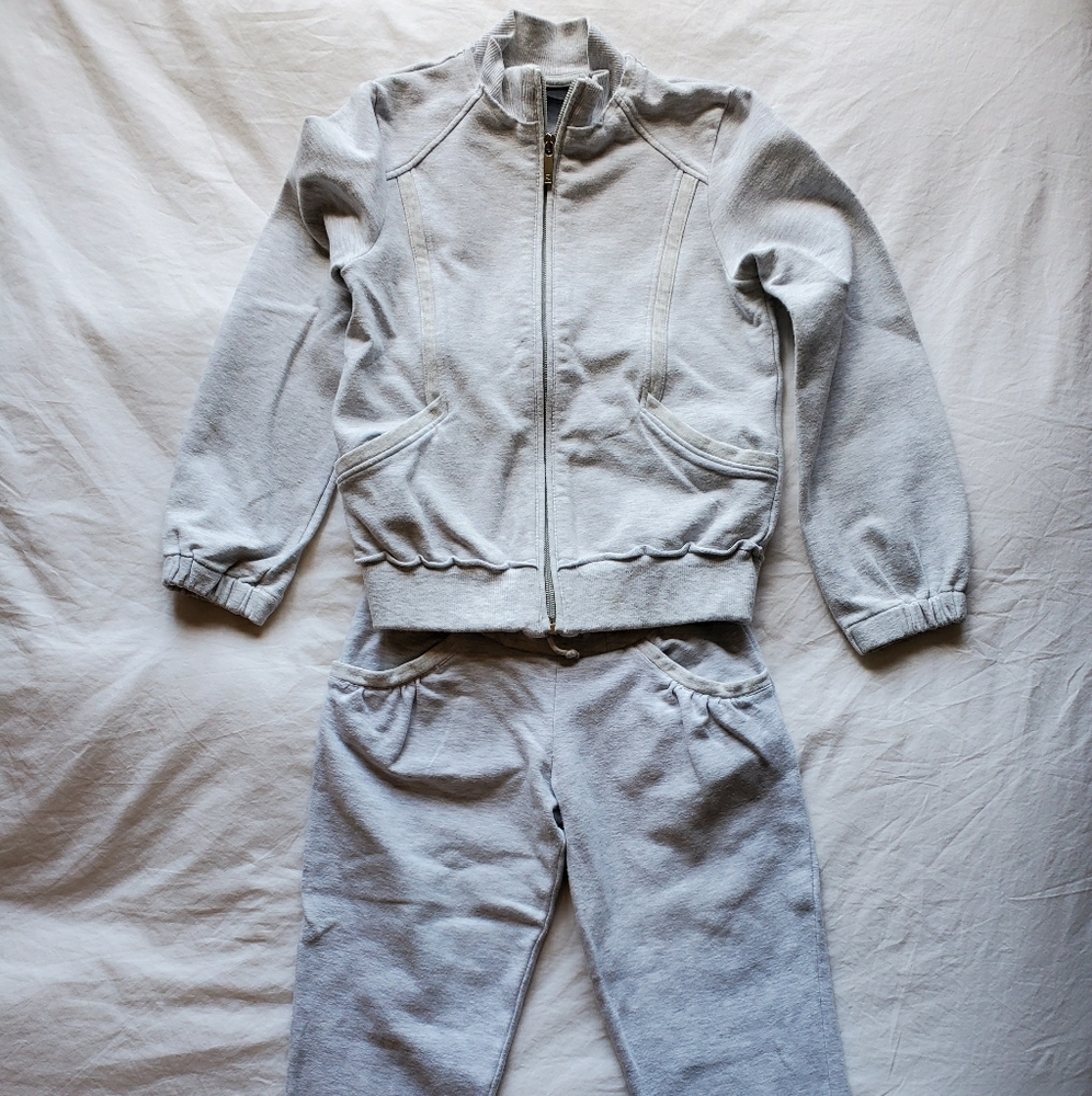 Selling it because my daughter grew out of it